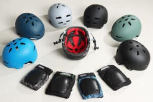 Rollschuhfahren mit Sicherheit: Helme und Schutzkleidung